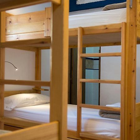 Crux Albergue Adahuesca Buitenkant foto