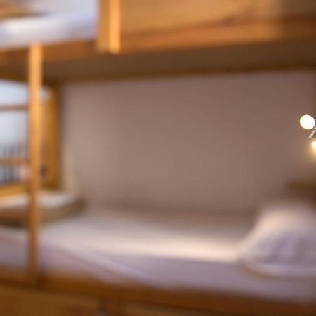 Crux Albergue Adahuesca Buitenkant foto