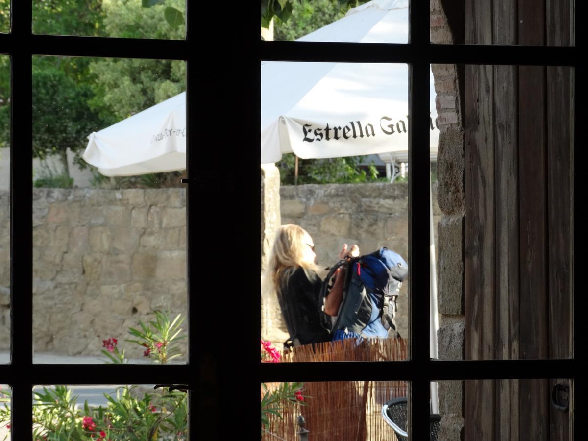 Crux Albergue Adahuesca Buitenkant foto