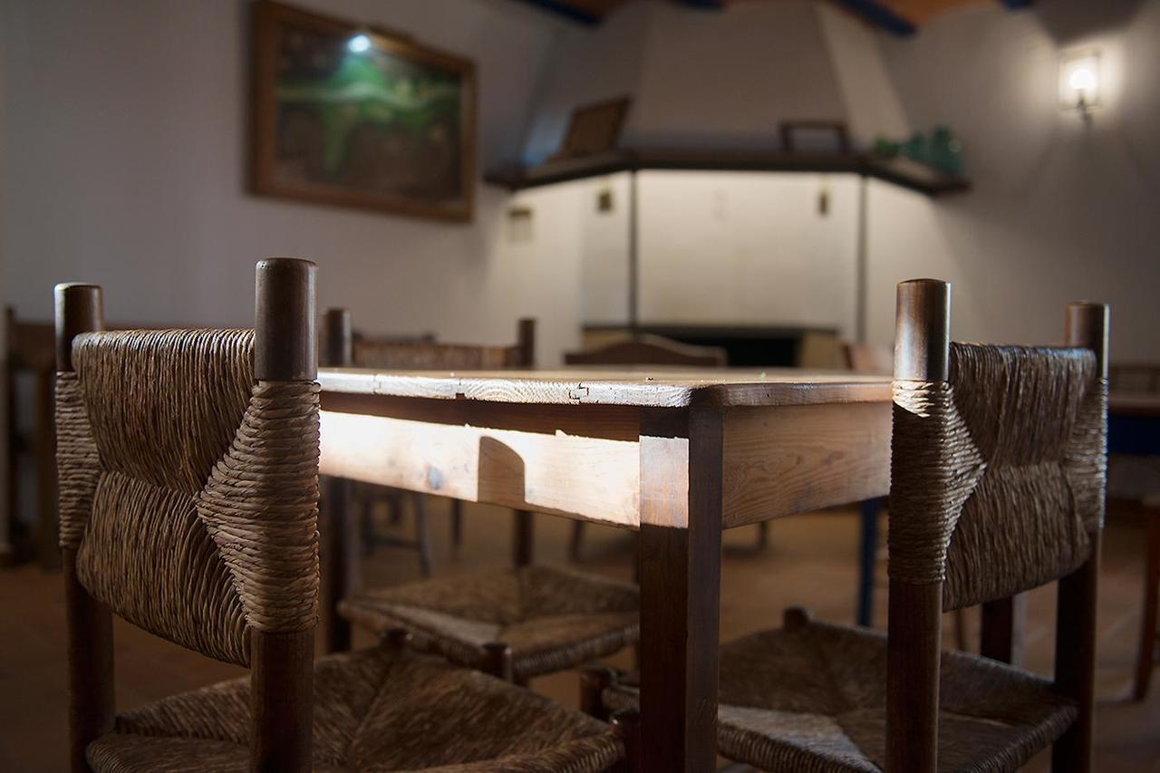 Crux Albergue Adahuesca Buitenkant foto