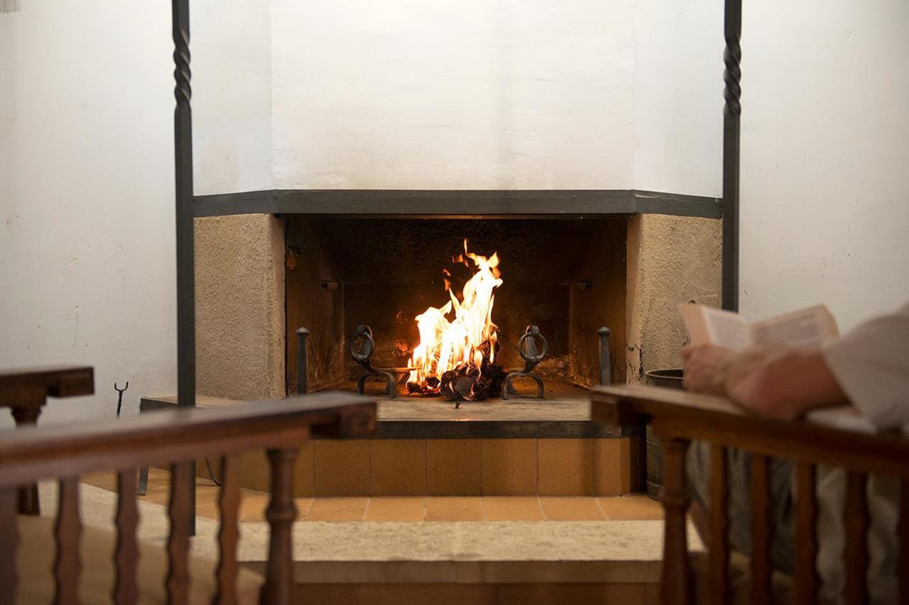 Crux Albergue Adahuesca Buitenkant foto