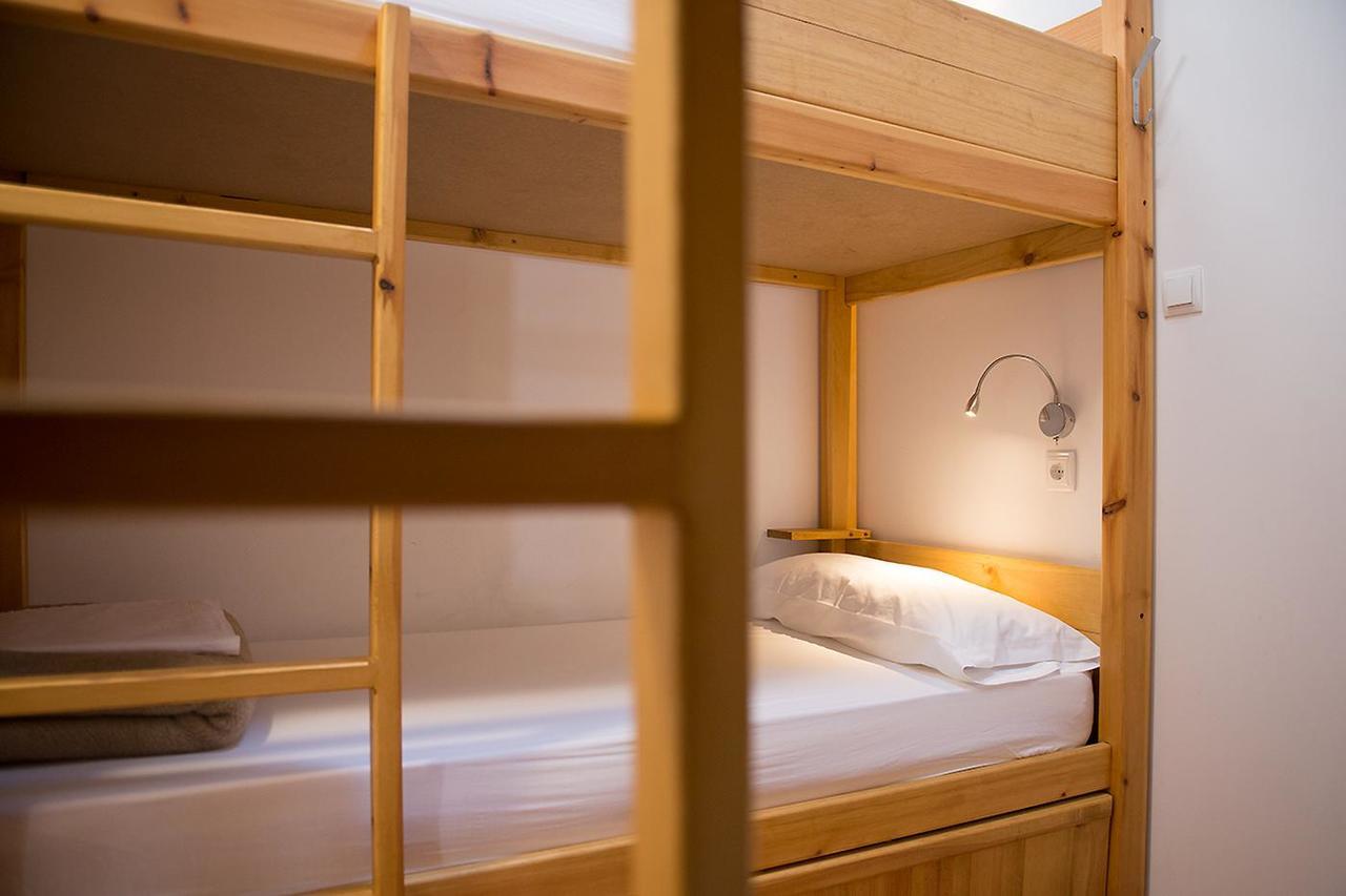 Crux Albergue Adahuesca Buitenkant foto