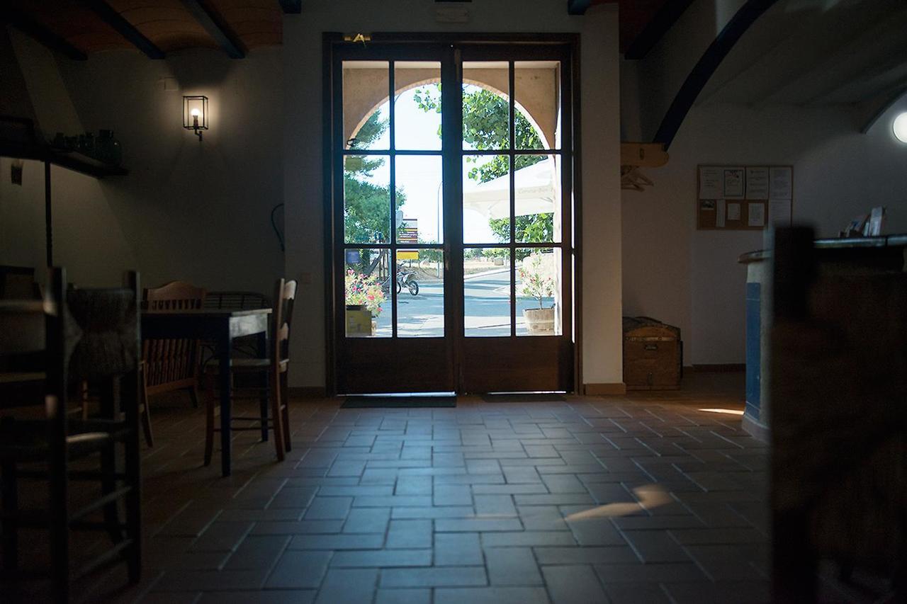 Crux Albergue Adahuesca Buitenkant foto