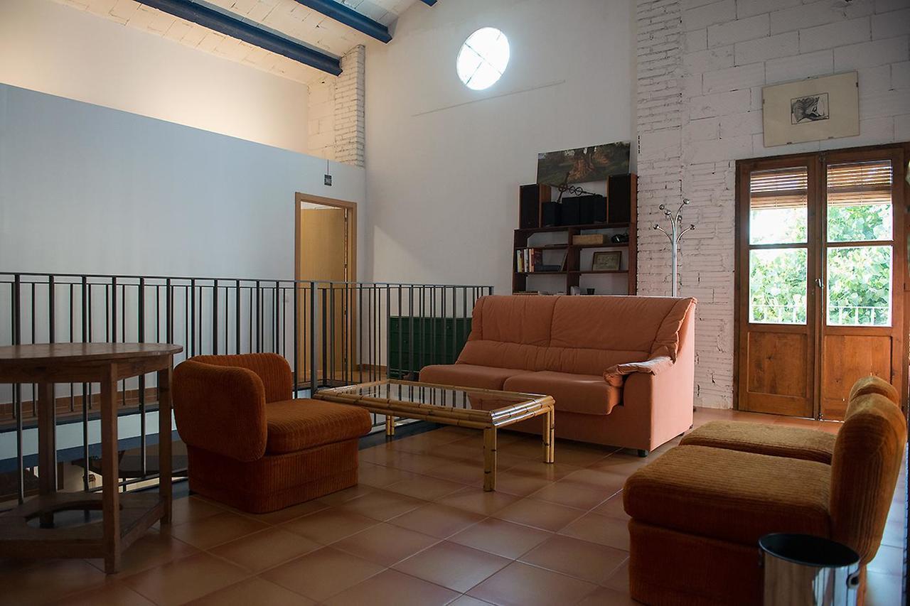 Crux Albergue Adahuesca Buitenkant foto