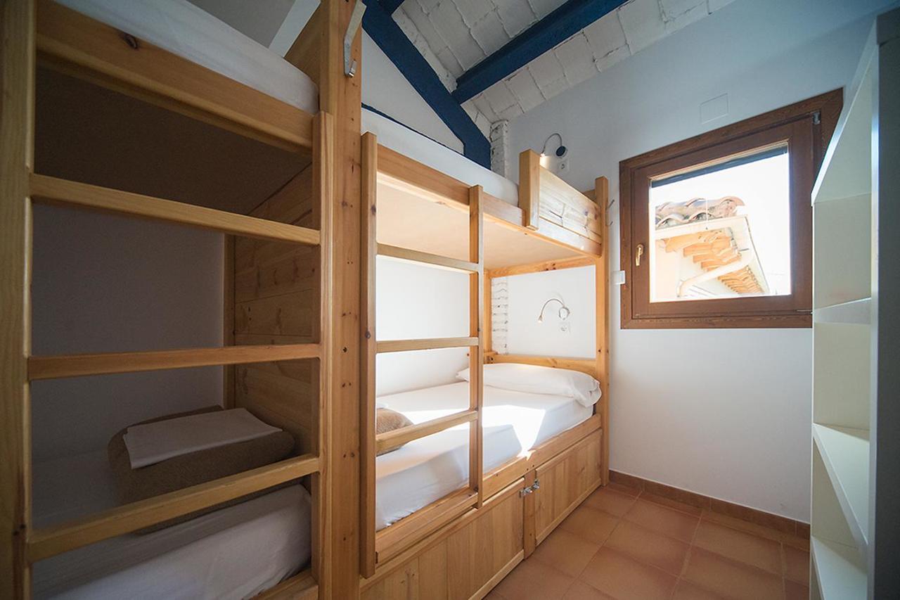 Crux Albergue Adahuesca Buitenkant foto