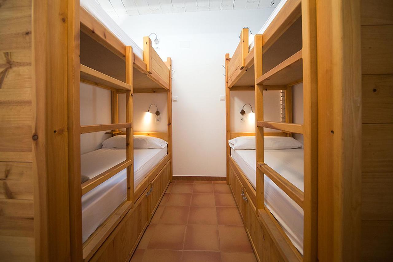 Crux Albergue Adahuesca Buitenkant foto