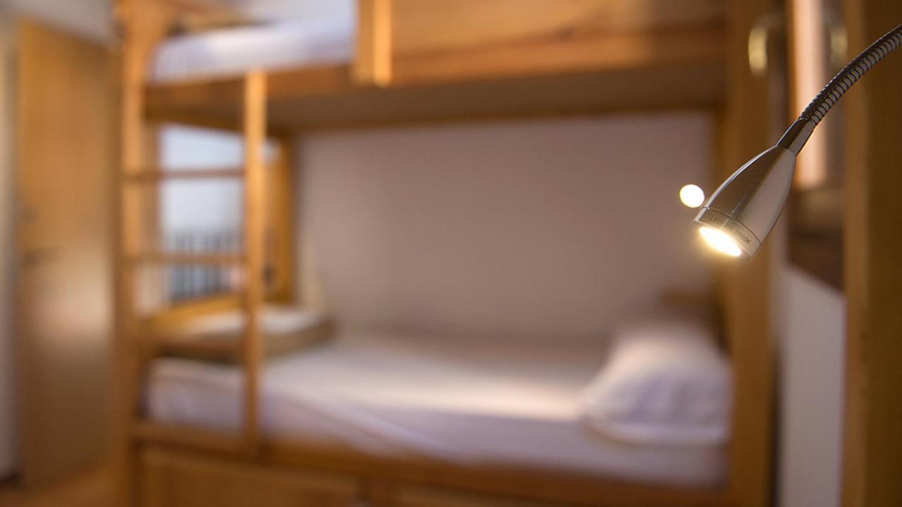 Crux Albergue Adahuesca Buitenkant foto
